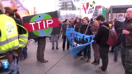 Decenas de miles de alemanes se manifiestan contra el TTIP