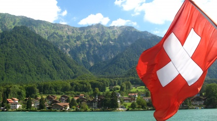 Svizzera, stretta di mano obbligatoria per i fratelli siriani oppure multa di 5 4.500 euro 