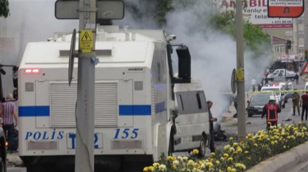 Several injured in Istanbul car bomb blast 