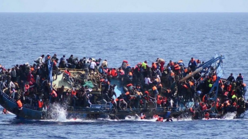 地中海で難民数百人が死亡