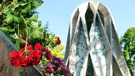５月１８日はイランの大詩人ハイヤーム記念日（写真）