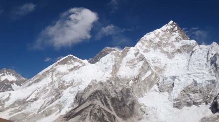 Everest, morto 86enne nepalese, tentava record