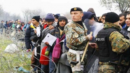 Migranti, Bulgaria ha fermato un treno merci