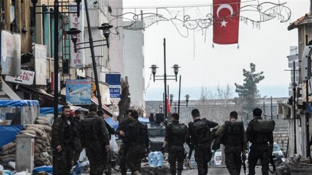 Massive bomb explosion kills 4 Turkish soldiers in southeast 