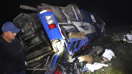Ônibus cai de barranco e deixa ao menos 14 mortos e 31 feridos na Índia