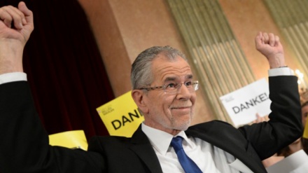  Alexander Van der Bellen rieletto il presidente dell'Austria