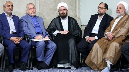 Puntos de vista del Líder de la RII (reunión con maestros y activistas culturales)