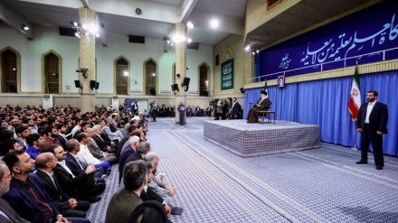 Puntos de vista del Líder de la Rep. II  en su reunión con los maestros