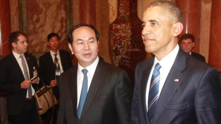 Obama in Estremo Oriente per allontanare il Vietnam da Cina e Russia