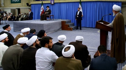 Puntos de vista del Líder de la RII, en su reunión con profesores y clérigos de los centros teológicos de Teherán