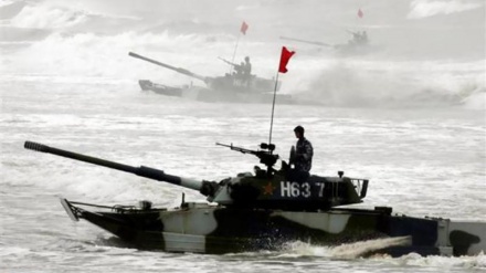 中国海軍が南シナ海で演習を実施