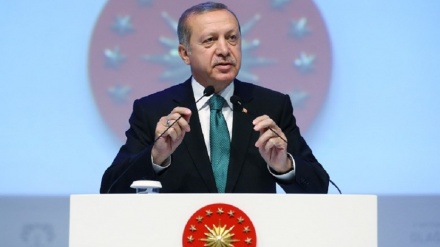 Erdogan ha accusato la Russia di fornire armi ai curdi  