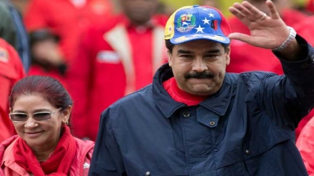 Oposição apresenta assinaturas para referendo contra Maduro na Venezuela