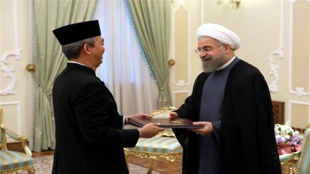 President Rouhani urges Tehran-Jakarta cooperation to help solve Muslims’ problems 