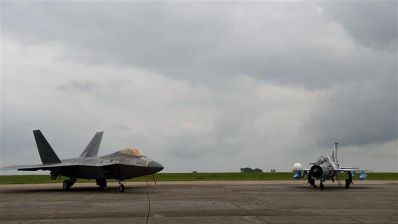 АҚШ Польшада F-22 қирувчи эскадронини жойлаштирди