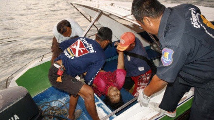 Lancha com turistas vira na Tailândia e deixa 2 mortos e 2 desaparecidos
