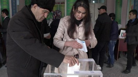 Tajiks casting votes in crucial constitutional referendum