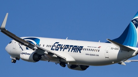 Nenhuma hipótese pode ser descartada sobre avião da EgyptAir, diz Hollande