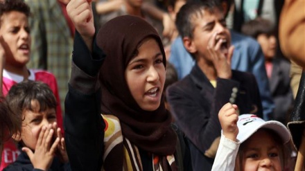 Watoto wa Kipalestina waungana kuonyesha mshikamano wao kwa mateka wa Palestina