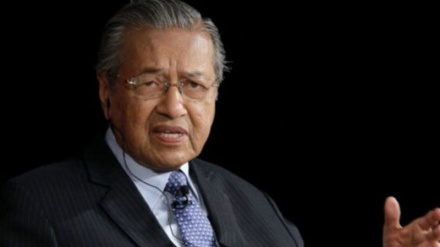 Malaysia: Mahathir Mohamad urges refrendum on incumbent premier