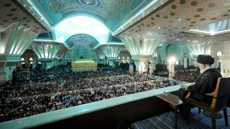Os pontos de vista do líder da Revolução,  na ocasião de comemoração de 28º ano do aniversario do falecimento do Imam Khomeinei (que descase em Paz)