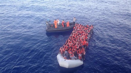 एक दिन में 1300 से ज़्यादा समुद्र में फंसे शरणार्थियों की जान बचायी गयी, इटली