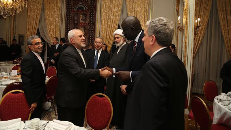 イラン外相が、イスラム世界の団結の必要性を強調