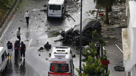 Bomb blast kills at least 11 in Istanbul 