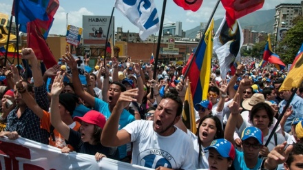 委内瑞拉举行反政府示威活动        