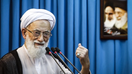 Clérigo iraniano: sauditas, regime sionista, EUA  triângulo do mal