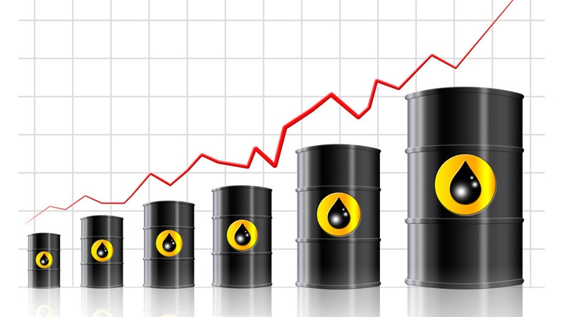 İran'da petrol üretimi eşsiz bir şekilde artış kaydediyor 