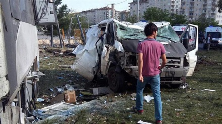 Bomb blast hits Turkish military vehicle in Diyarbakir