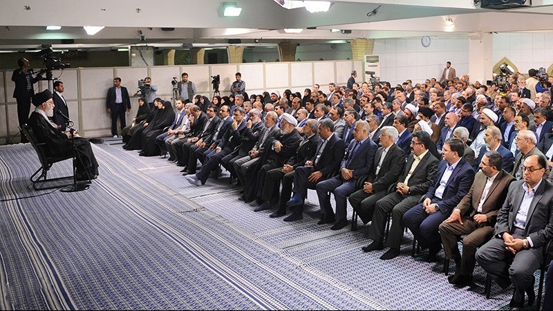 Pontos de vista do líder da Revolução Islâmica no Irã (em uma reunião com parlamentares) 