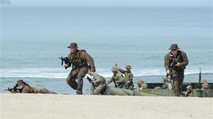 Gli Stati Uniti inviano i marines in Medio Oriente per proteggere le loro ambasciate