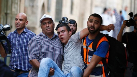 As forças israelenses se chocam com os palestinos no complexo al-Aqsa