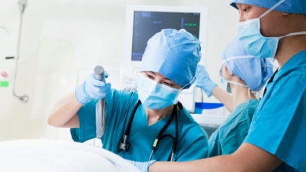 Homem sobrevive após perfuração de barra de aço no corpo