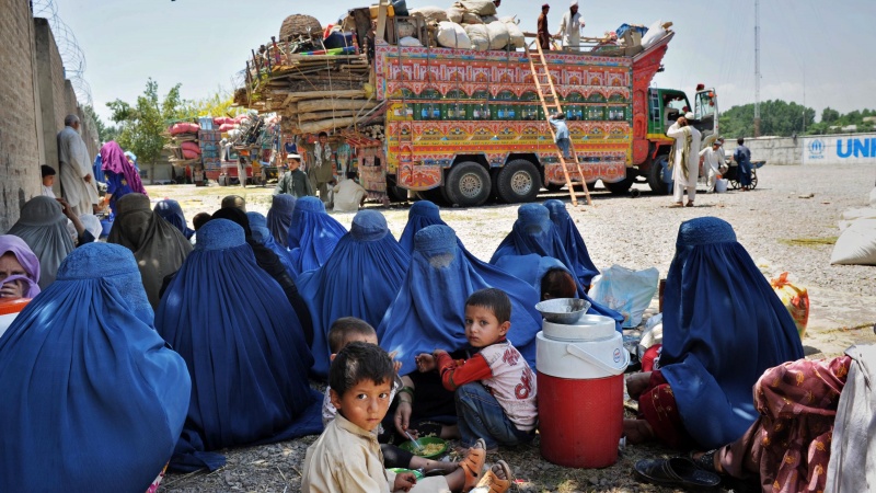 حدود ۶۰۰ هزار افغان به گونۀ غیرقانونی در پاکستان زندگی می‎کنند