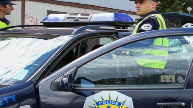 KOSOVSKA MITROVICA Bačena bomba na policijski automobil