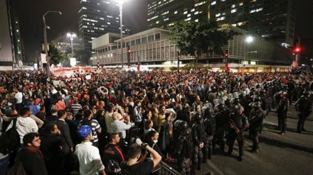 1000s in Brazil hold protests against rape of teenage girl