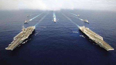美国两艘航母在菲律宾海域展开军演          