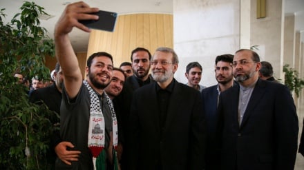 Aktivistët e marshit të Ditës Botërore të Kodsit takohen me Ali larixhanin