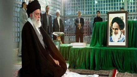 L’eredità dell’Imam Khomeini nella guida dell’Imam Khamenei