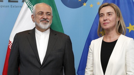 Zarif dhe Mogherini takohen në Singapor