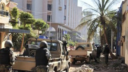 Somalia: fonti, almeno 20 morti in attacco hotel Mogadiscio