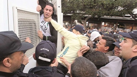 Algeria, morto blogger in cella per poesia che offese presidente