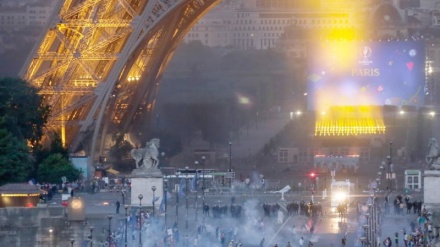 Torre Eiffel fechada ao público após distúrbios no domingo à noite