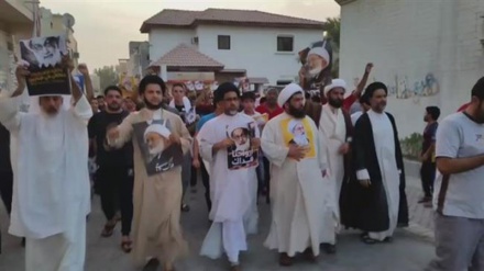 Bahraini scholars attend protest in support of Sheikh Qassim