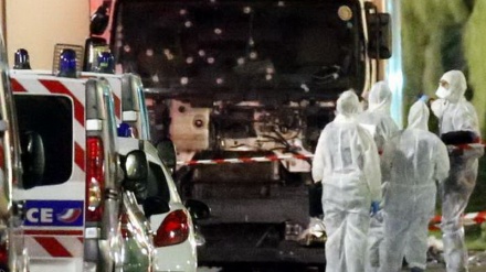 Por que de novo na França?