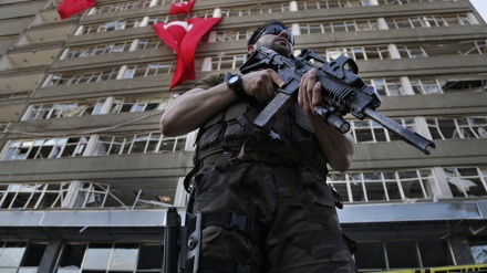 Erdogan fa arrestare 42 giornalisti, continua la repressione post-golpe