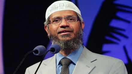 Tiga Menteri Malaysia Desak Mahathir Usir Zakir Naik